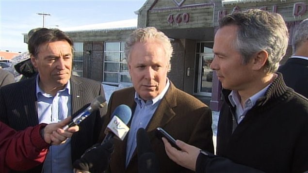 Jean Charest impressionné par l’étendue des dégâts aux Îles-de-la Madeleine