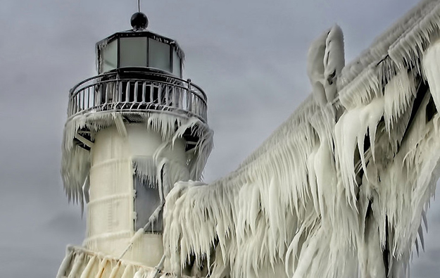 Découvrez d’incroyables sculptures naturelles formées par la glace