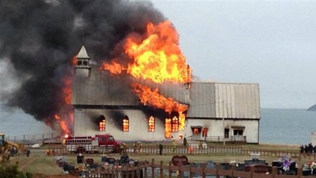 Éphémérides : Église Sacré-Coeur de Grande-Entrée est la proie des flammes