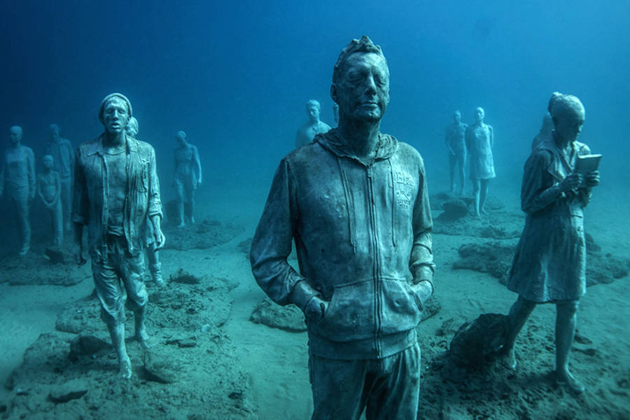 jasondecaires-0-900x600