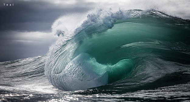 Superb-Photographs-of-Waves-About-to-Break2-900x484