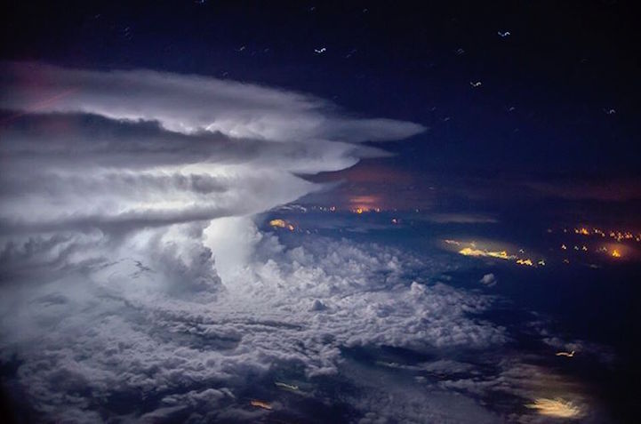 Magnifique-photo-d-une-tempete-sur-le-pacifique-2