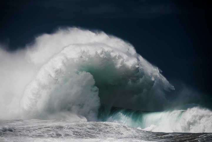 Les-photos-de-vagues-gigantesques-de-Luke-Shadbolt-3