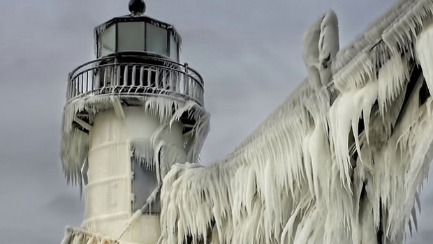 Découvrez d’incroyables sculptures naturelles formées par la glace