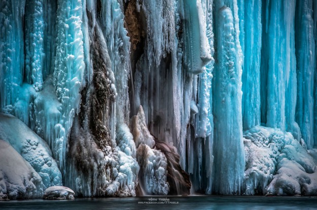 Les magnifiques cascades gelées des lacs de Plitvice