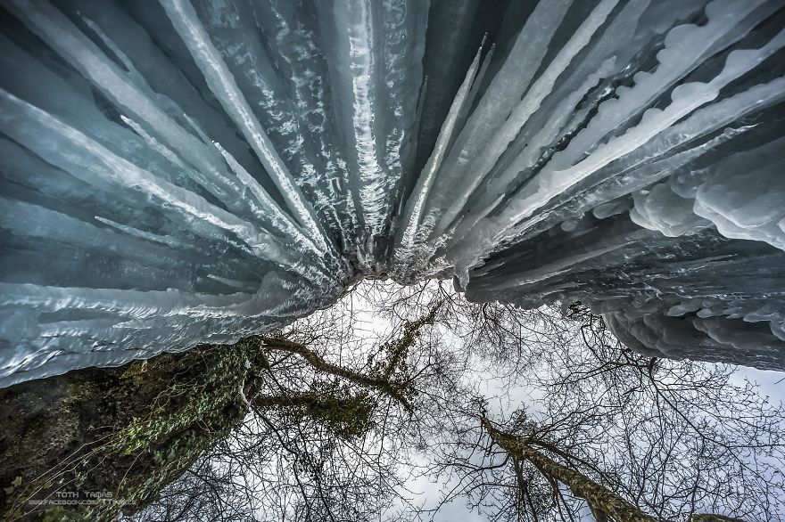 Les-magnifiques-cascades-gelees-des-lacs-de-Plitvice-par-Tamas-Toth-13