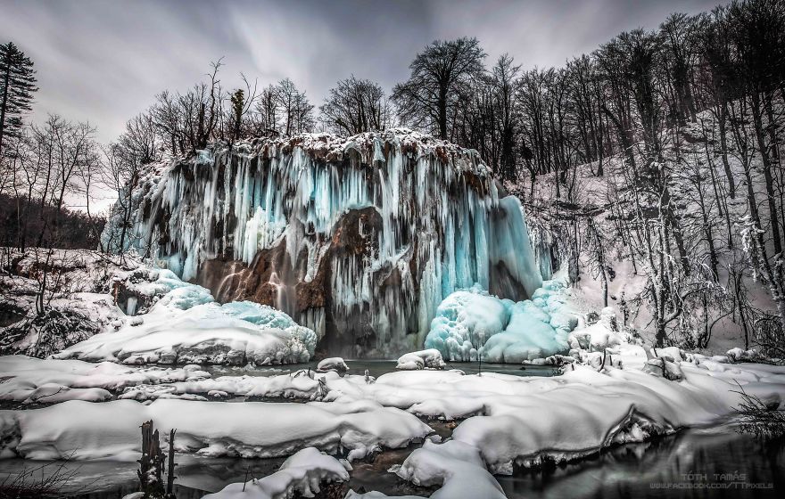 Les-magnifiques-cascades-gelees-des-lacs-de-Plitvice-par-Tamas-Toth-4