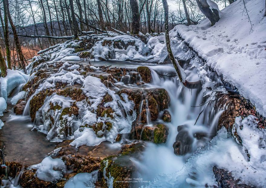 Les-magnifiques-cascades-gelees-des-lacs-de-Plitvice-par-Tamas-Toth-8