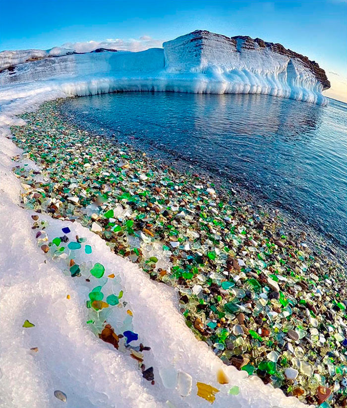 Oussouri-Bay-Glass-Beach-magnifique-plage-de-bouteilles-de-verre-1