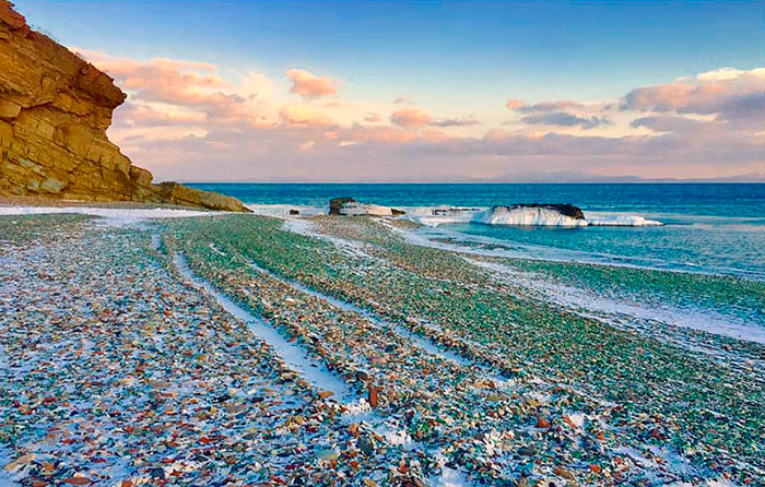 Oussouri-Bay-Glass-Beach-magnifique-plage-de-bouteilles-de-verre-3