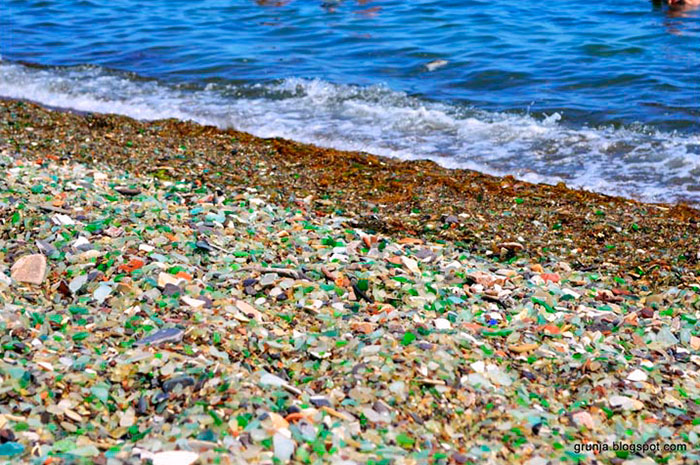 Oussouri-Bay-Glass-Beach-magnifique-plage-de-bouteilles-de-verre-5