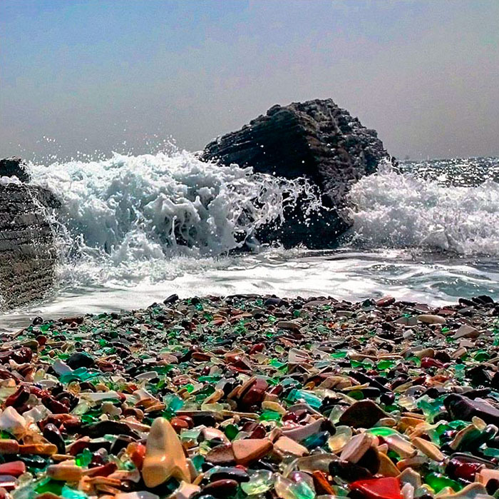 Oussouri-Bay-Glass-Beach-magnifique-plage-de-bouteilles-de-verre-8