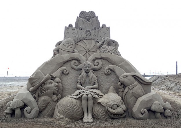 Les surprenantes sculptures de sable de l’artiste Toshihiko Hosaka