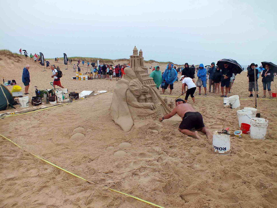 Des châteaux de sable sur 2 km aux Îles-de-la-Madeleine