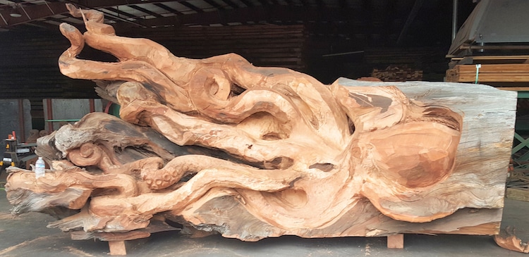 une-fabuleuse-sculpture-de-pieuvre-dans-un-tronc-de-sequoia-par-Jeffrey-Michael-Samudosky-6