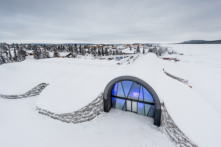 Le-celebre-hotel-de-glace-suedois-Icehotel-est-desormais-ouvert-365-jours-par-an-14