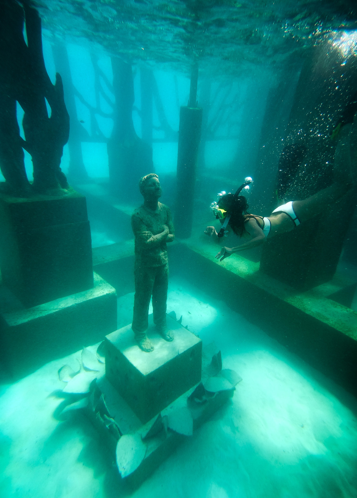 Le-Coralarium-une-installation-sculpturale-semi-immergee-aux-Maldives-9