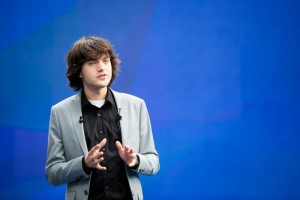 Boyan Slat, l’initiateur de The Ocean Cleanup, est conscient que si on ne s’attaque pas à la source du problème, la pollution par le plastique continuera. © The Ocean Cleanup