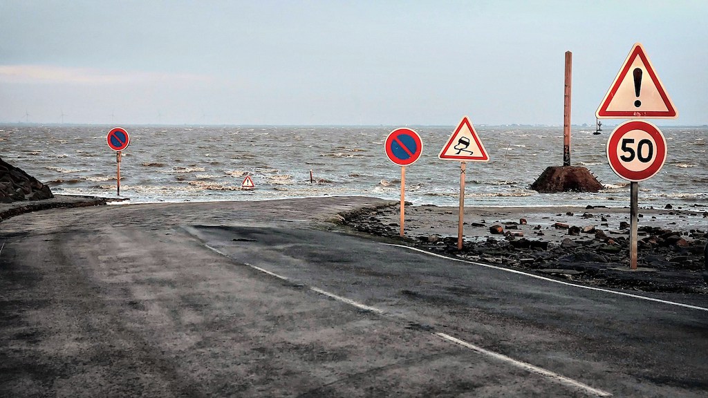 Le-passage-du-Gois-une-etonnante-route-praticable-seulement-a-maree-basse-6