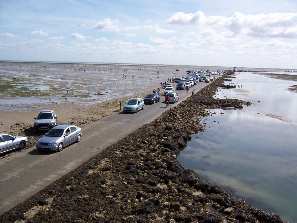 Le-passage-du-Gois-une-etonnante-route-praticable-seulement-a-maree-basse-7