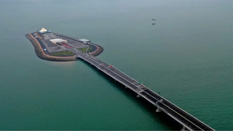 le-pont-Hong-Kong-Zhuhai-Macau-le-plus-long-pont-maritime-du-monde-5-768x432