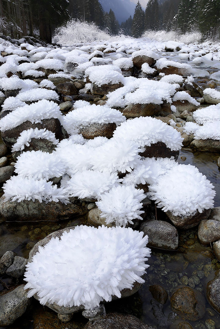 22-Ice-and-Snow-Formations-That-Displays-the-Magic-of-Winter-25