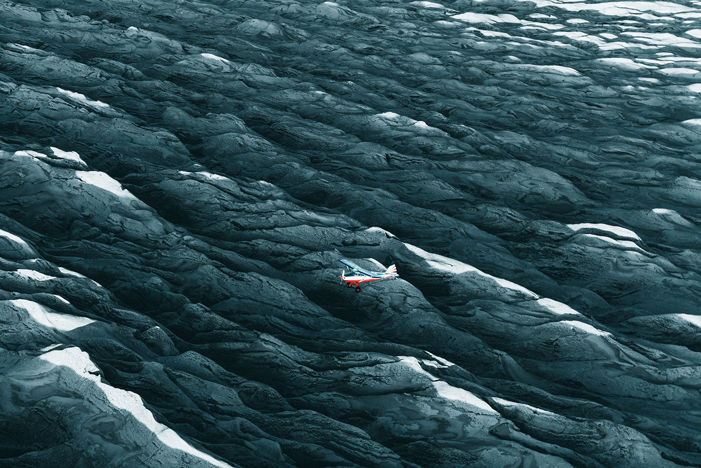 Above-the-Ice-vol-au-dessus-du-glacier-Mýrdalsjökull-en-Islande-12