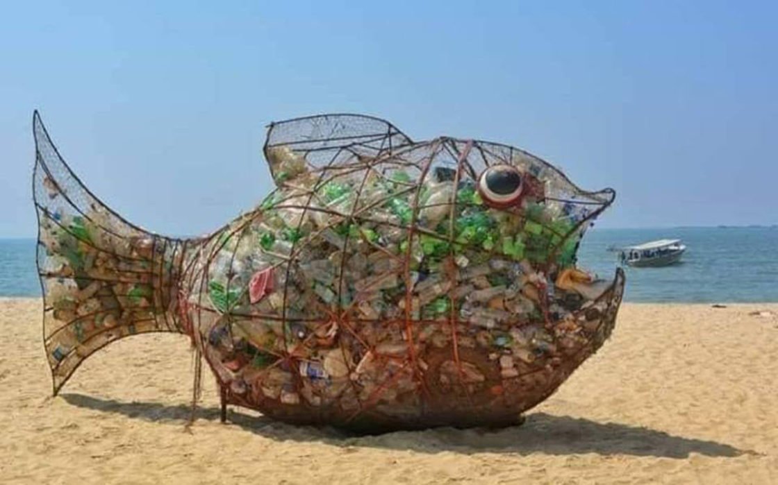 Nettoyer la plage à l’aide d’une sculpture nommée Goby