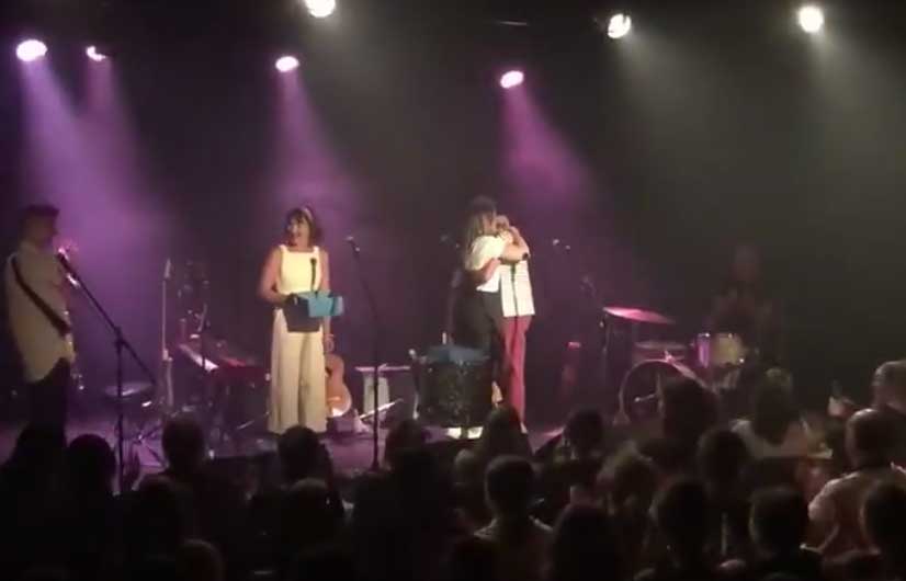 Stéphanie Boulay demandée en mariage en plein spectacle aux Îles