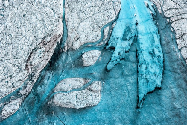 Vues aériennes à couper le souffle de fonte des glaces au Groenland