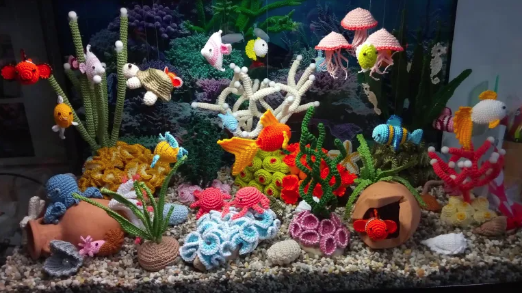 Cette passionnée de crochet a créé un aquarium aux détails incroyables