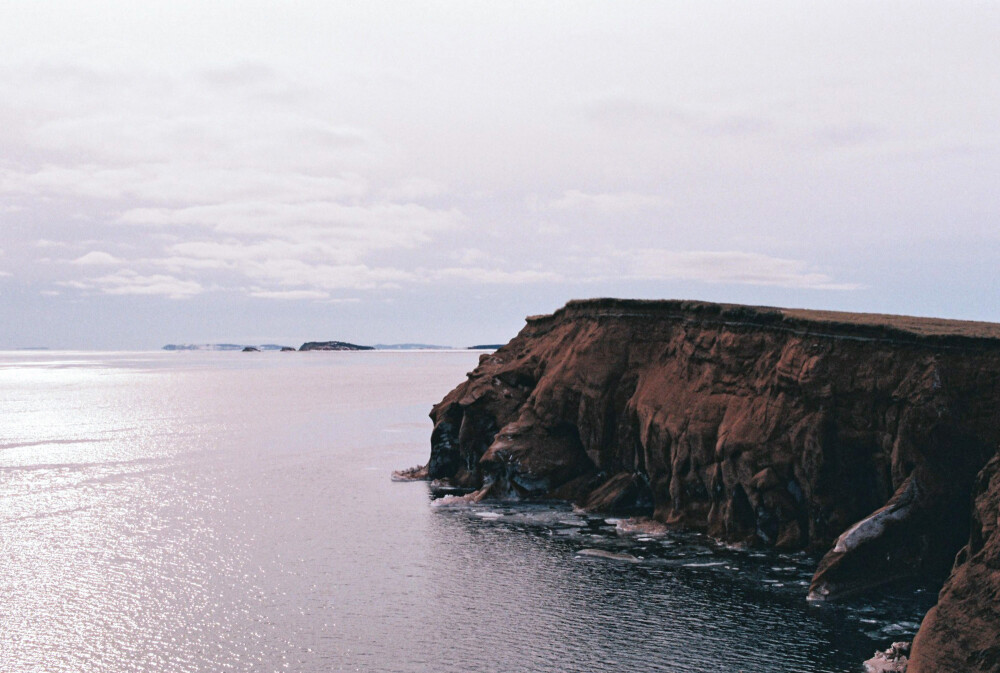 VOYAGE EN ACADIE : FALAISE ROUGE — ÎLES DE LA MADELEINE