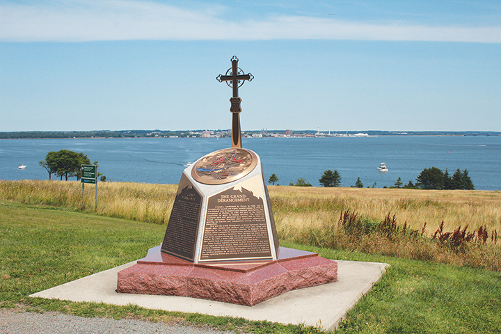 Un livre qui établit un lien entre les 16 monuments de l’Odyssée acadienne