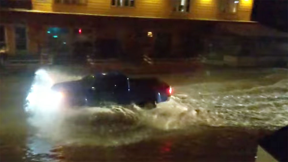 La pluie s’abat sur les Îles : L’ampleur des dégâts sur les médias sociaux [VIDÉOS + PHOTOS]