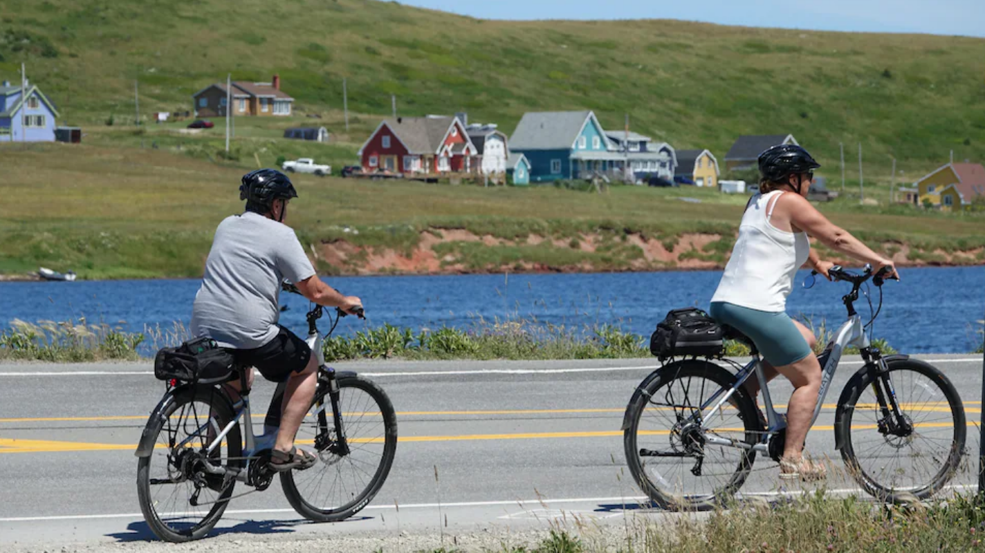 Visiter les Îles-de-la-Madeleine à vélo, faute d’avoir trouvé une auto
