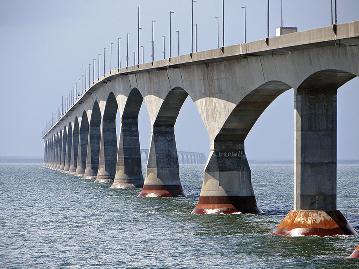 Le péage sur le pont est gelé, mais reste cher