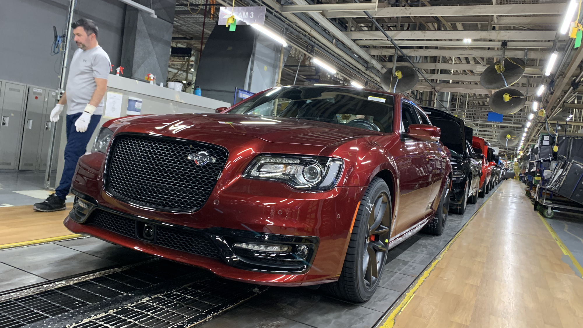 La dernière Chrysler 300C sort de la chaîne d’assemblage