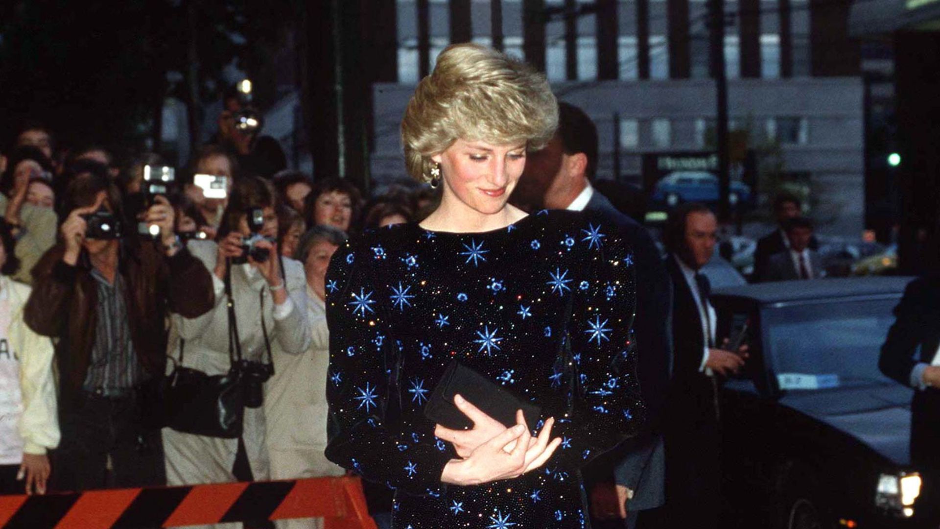 Une robe portée par Diana au Canada brise un record aux enchères