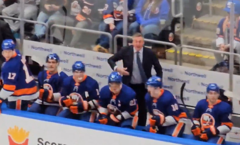 Le Québec s’ennuyait d’entendre Patrick Roy crier dans les arénas de la LNH