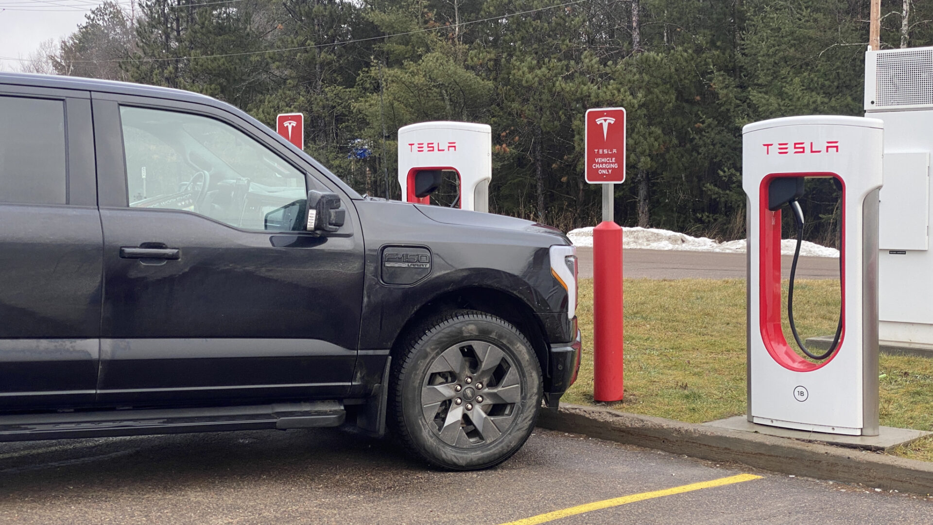 Pour les véhicules autres que Tesla, comment fonctionne le réseau de Superchargeurs au Canada?