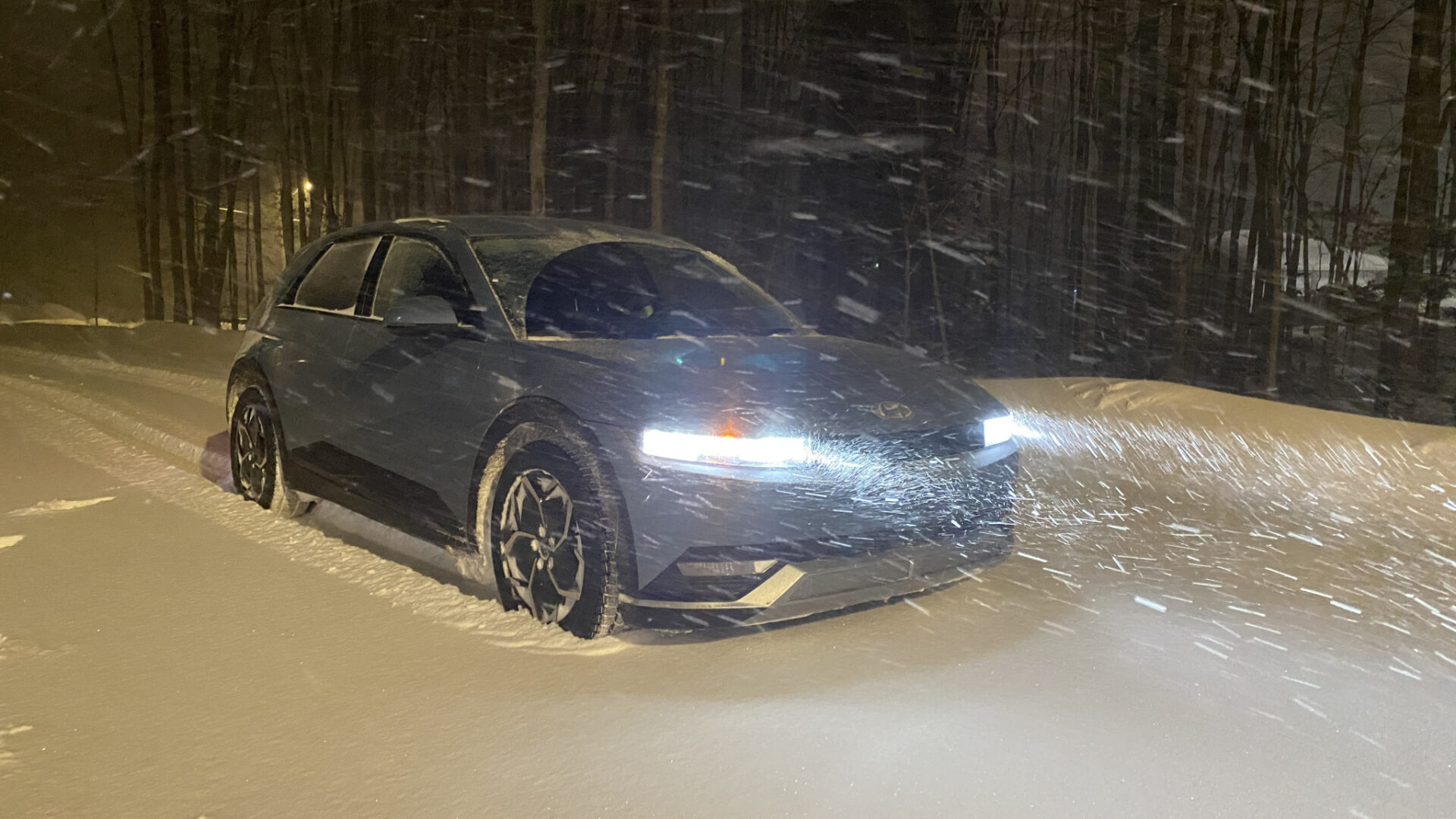 Comment se débrouille la Hyundai IONIQ 5 à propulsion en conditions hivernales?