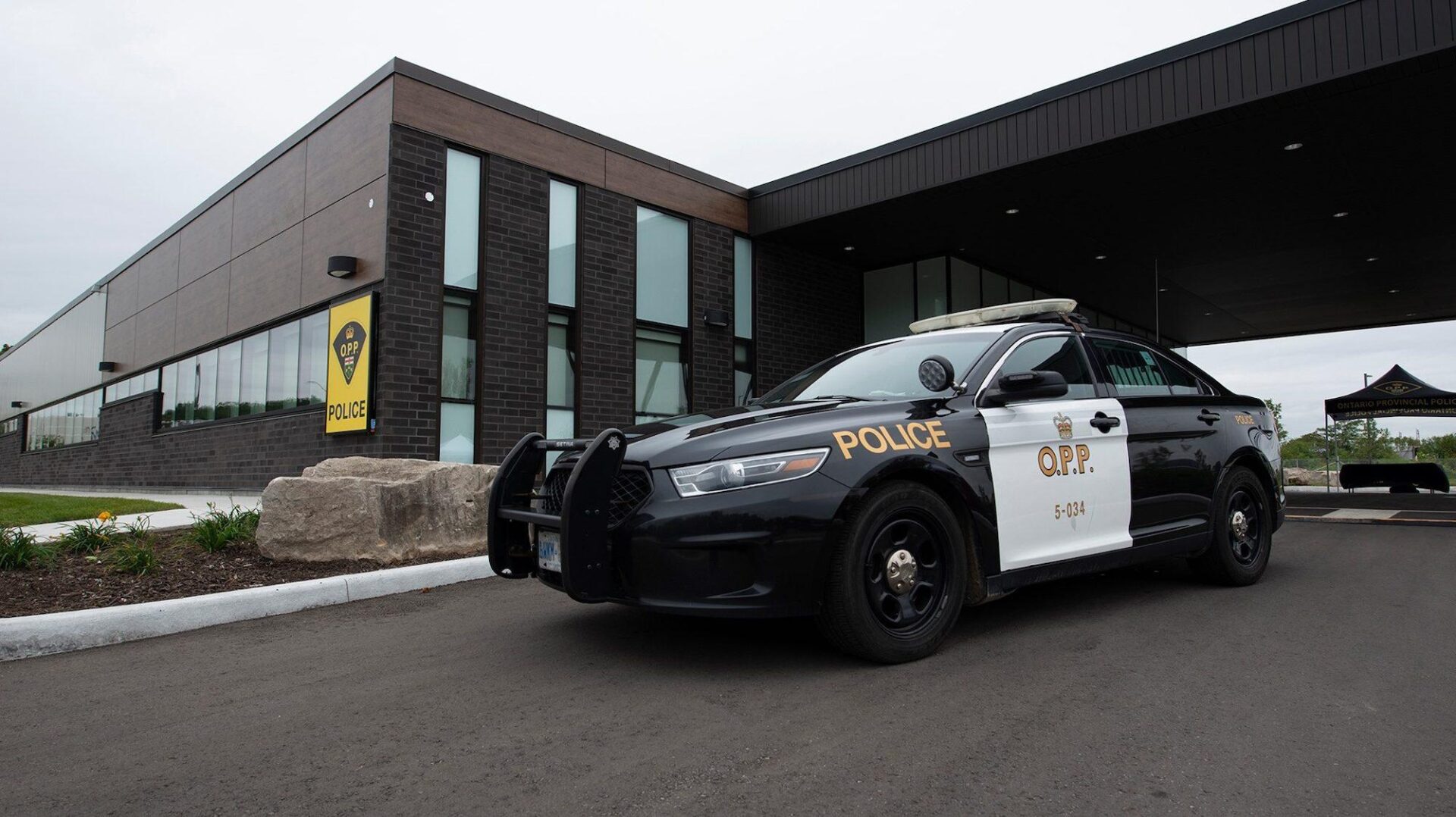 Arrêté 20 minutes après avoir obtenu son permis de conduire… une bière à la main