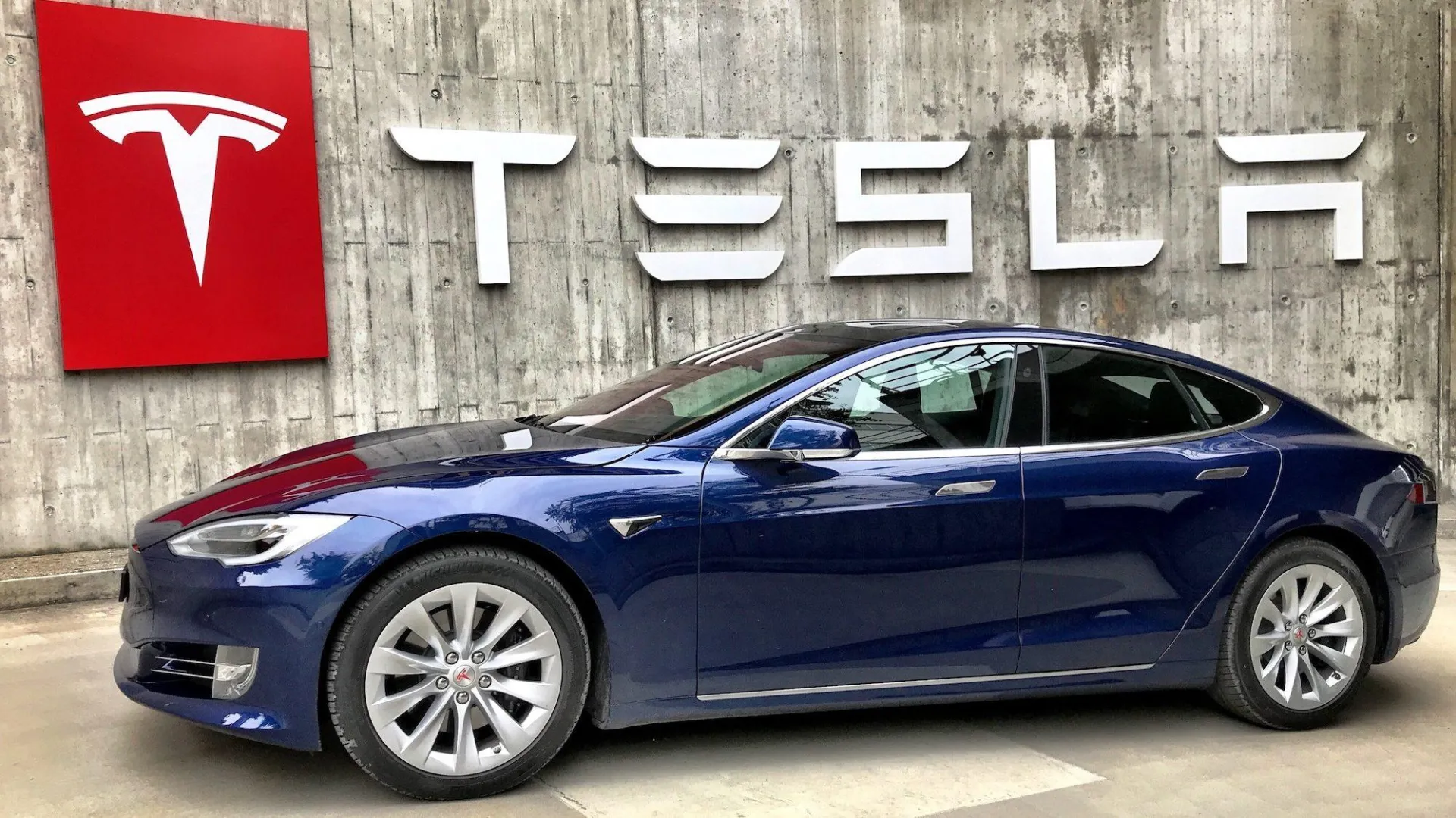 Tesla fait partie du top 10 des marques à plus haute valeur au monde