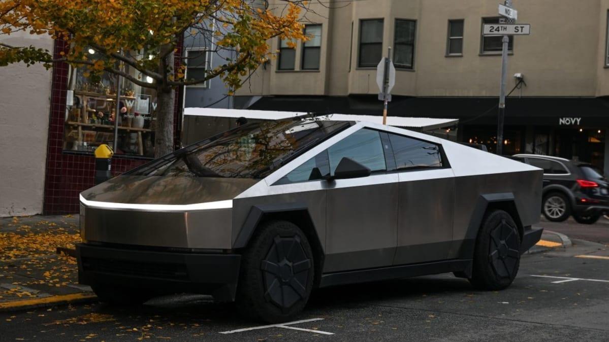 Certains propriétaires d’un Tesla Cybertruck affirment qu’il commence à rouiller
