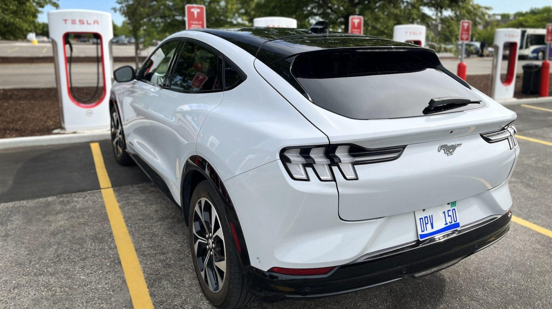 Ford ouvrira les réservations à ceux qui veulent recevoir un adaptateur Tesla de charge rapide gratuitement