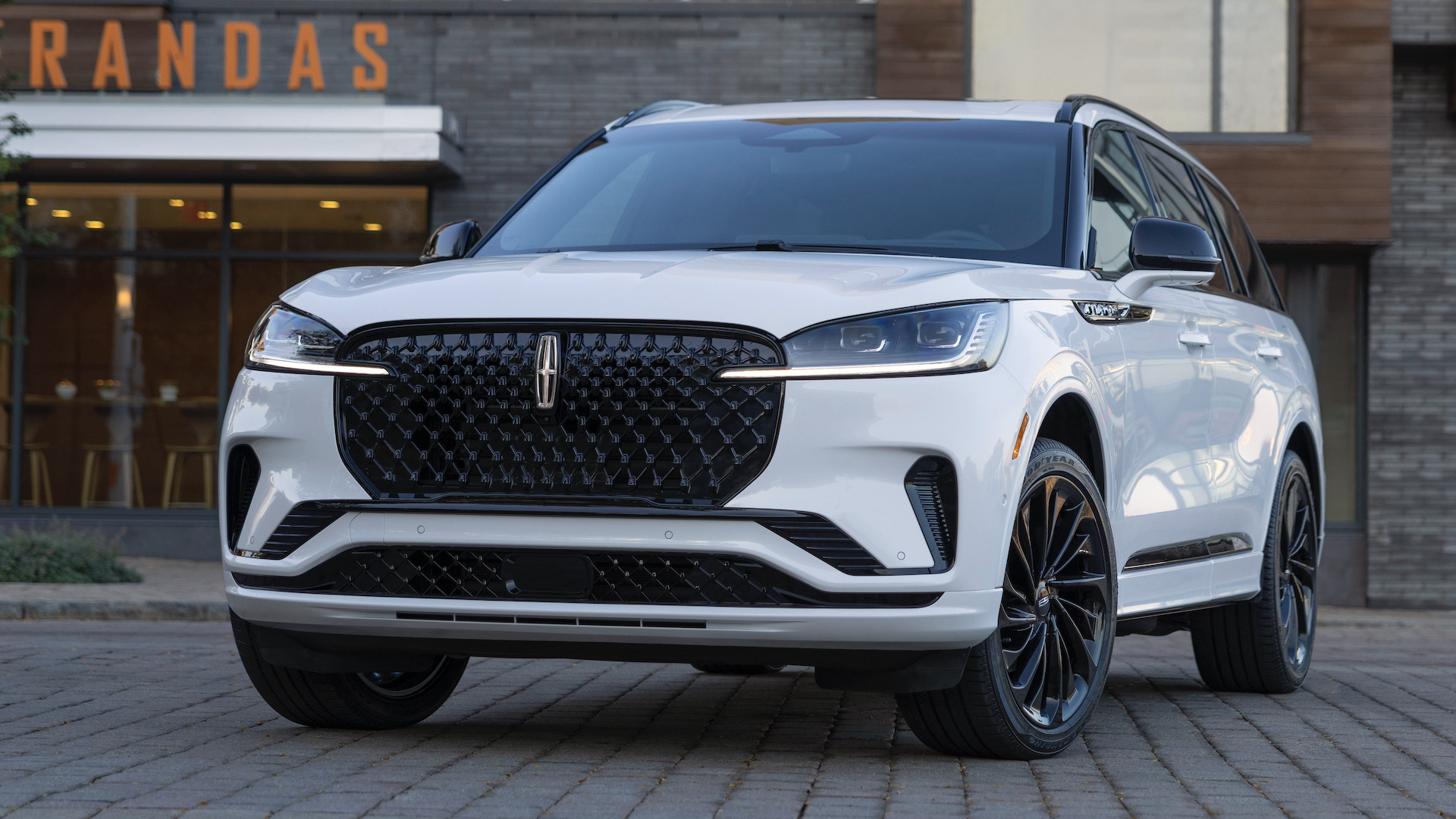 Le Lincoln Aviator 2025 pousse sur la technologie