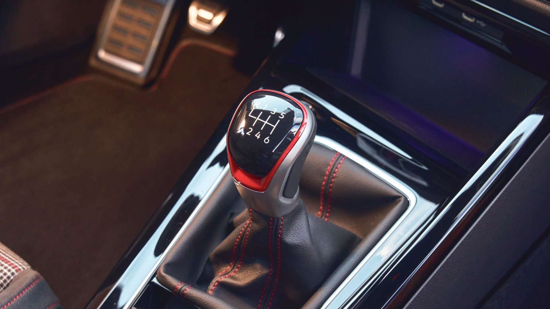Pourquoi la Volkswagen Golf GTI 2025 abandonne-t-elle la boite manuelle?