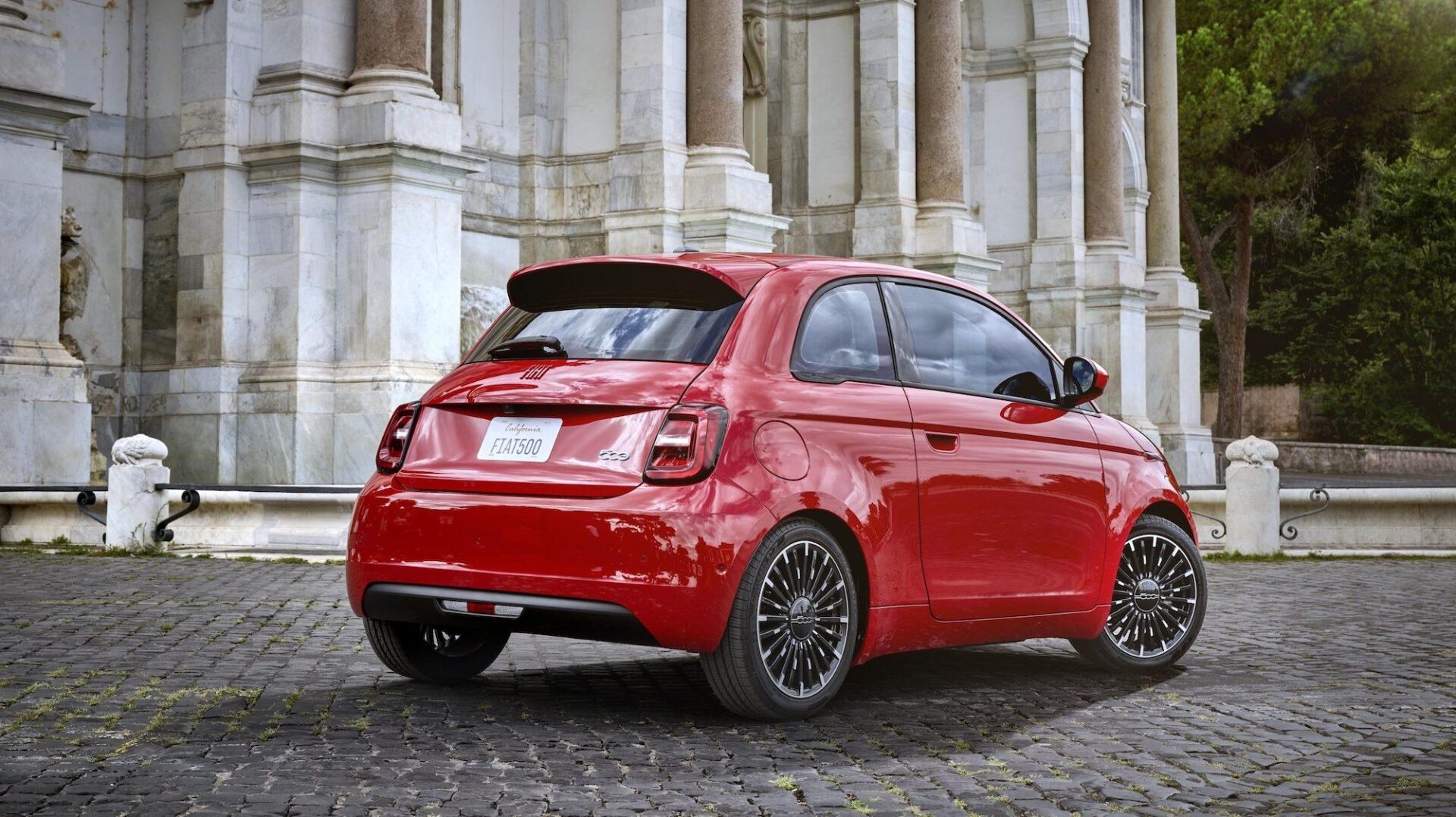 Fiat songerait à offrir à nouveau la 500 équipée d'un moteur à essence