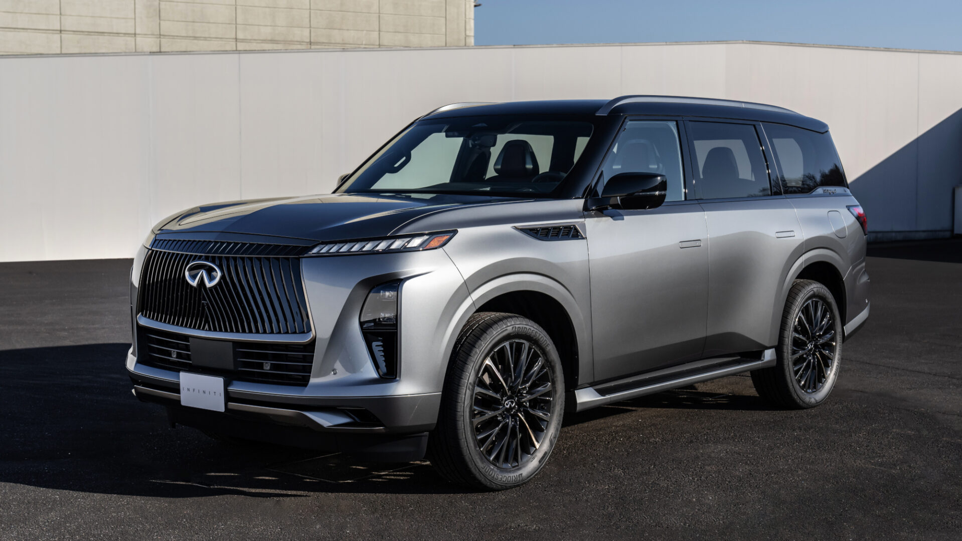 L’Infiniti QX80 2025 se dévoile avant sa première mondiale au Salon de New York