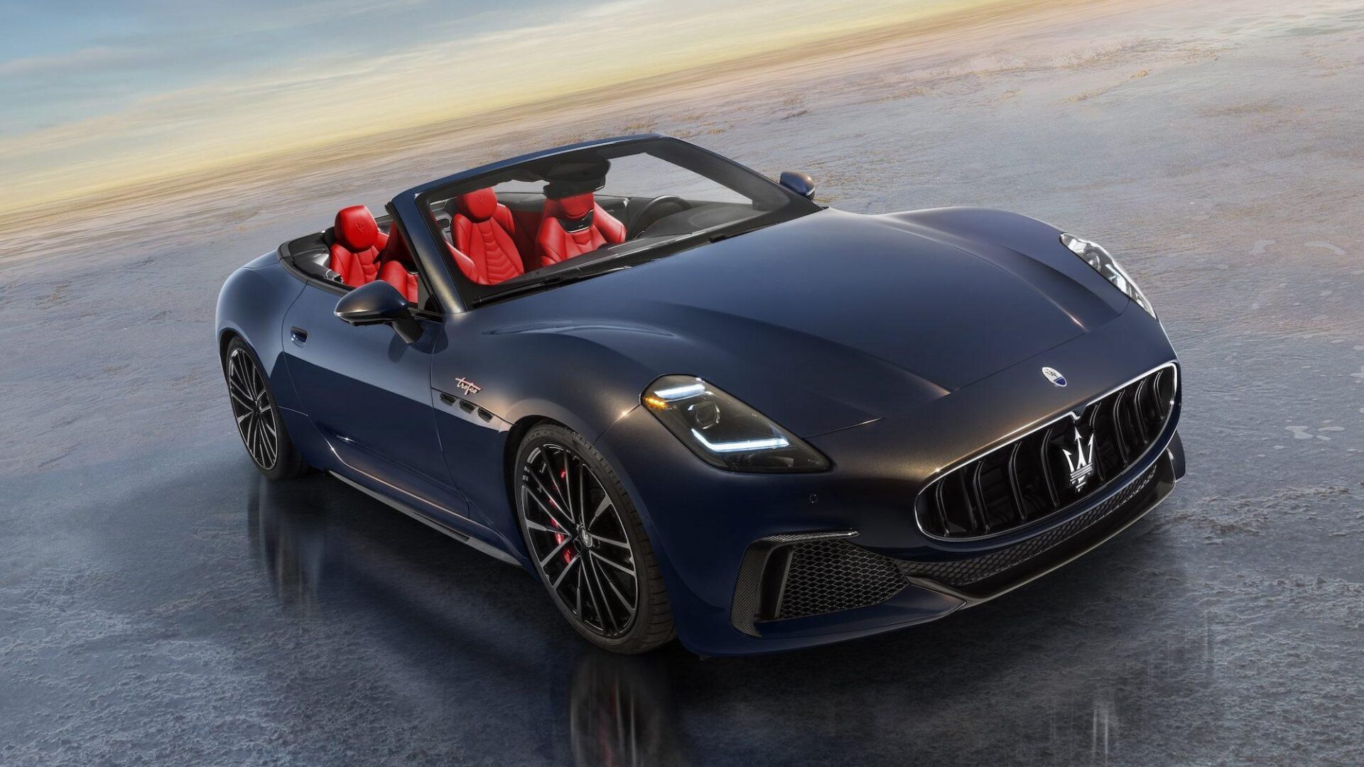 Maserati lance la GranCabrio, une voiture cabriolet sportive inspirée de la GranTurismo